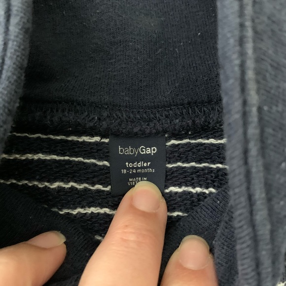 Baby Gap pullover - Picture 2 of 2